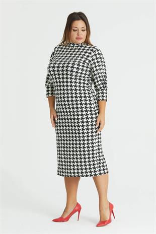 Kadın Siyah Beyaz Kazayağı Desen Yarım Balıkçı Yaka Büyük Beden Yırtmaçlı Esnek Süet Elbise