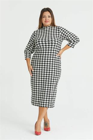 Kadın Siyah Beyaz Kazayağı Desen Yarım Balıkçı Yaka Büyük Beden Yırtmaçlı Esnek Süet Elbise
