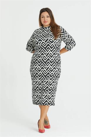 Kadın Siyah Beyaz Zigzag Desen Yarım Balıkçı Yaka Büyük Beden Yırtmaçlı Esnek Süet Elbise
