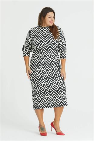 Kadın Siyah Beyaz Zigzag Desen Yarım Balıkçı Yaka Büyük Beden Yırtmaçlı Esnek Süet Elbise
