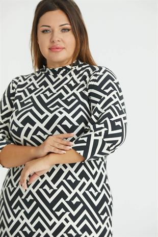 Kadın Siyah Beyaz Zigzag Desen Yarım Balıkçı Yaka Büyük Beden Yırtmaçlı Esnek Süet Elbise