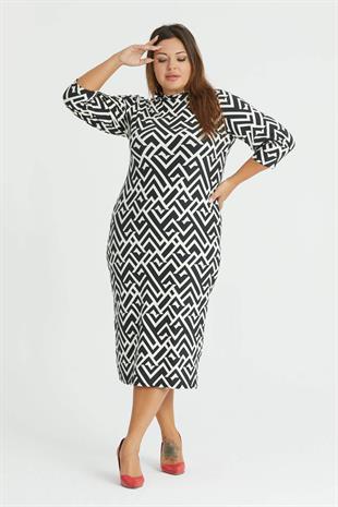 Kadın Siyah Beyaz Zigzag Desen Yarım Balıkçı Yaka Büyük Beden Yırtmaçlı Esnek Süet Elbise