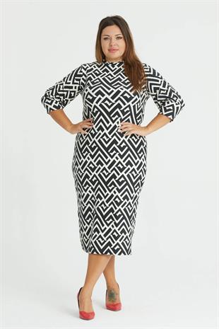 Kadın Siyah Beyaz Zigzag Desen Yarım Balıkçı Yaka Büyük Beden Yırtmaçlı Esnek Süet Elbise