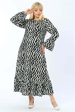 Kadın Siyah Beyaz Zigzag Desenli Biye Yaka Kol ve Etek Ucu Fırfırlı Büyük Beden Elbise