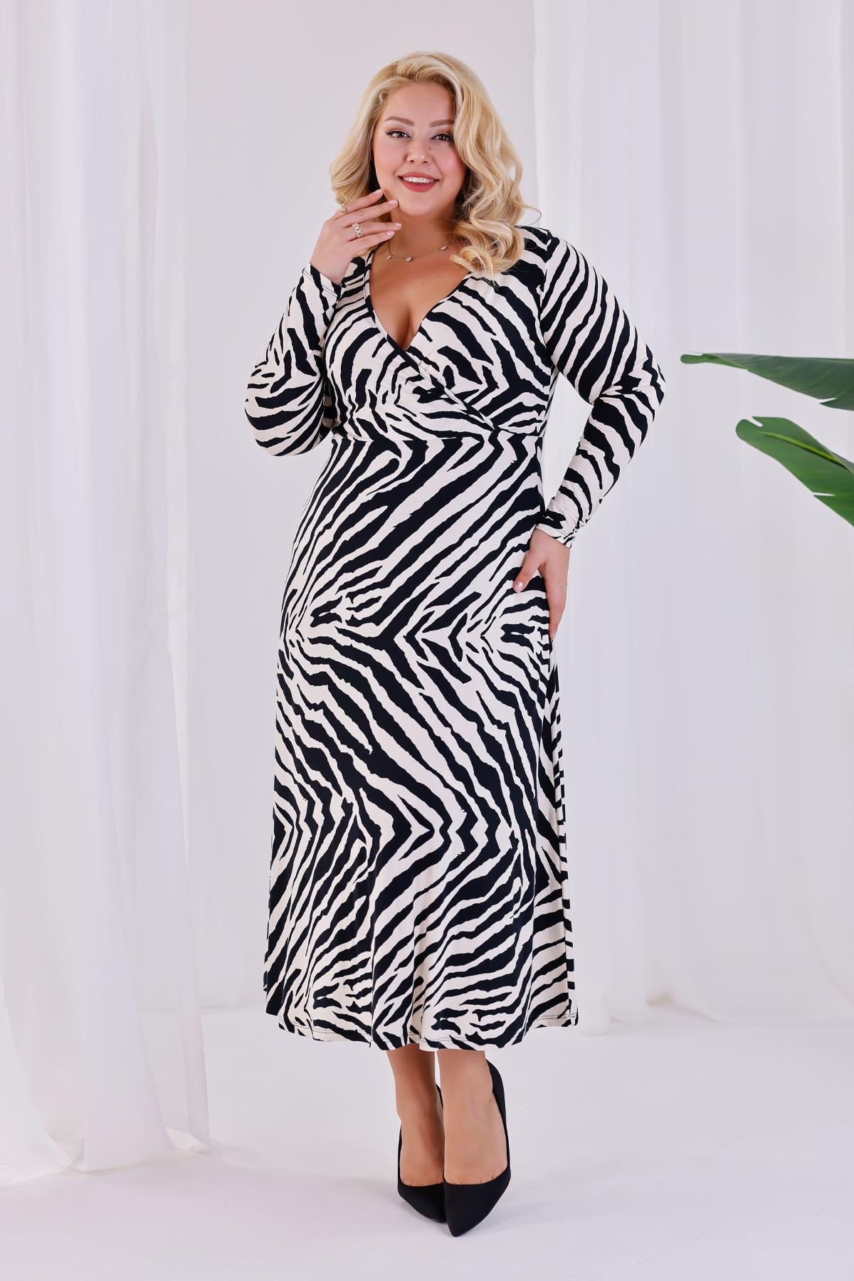 Kadın Siyah Beyaz Zebra Desen Kruvaze Yaka Büyük Beden Esnek Maxi Elbise
