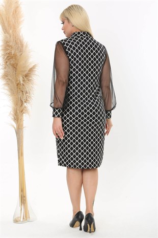 Kadın Siyah Beyaz Simetrik Desen Yaka Detay Tül Kol Büyük Beden Esnek Süet Elbise