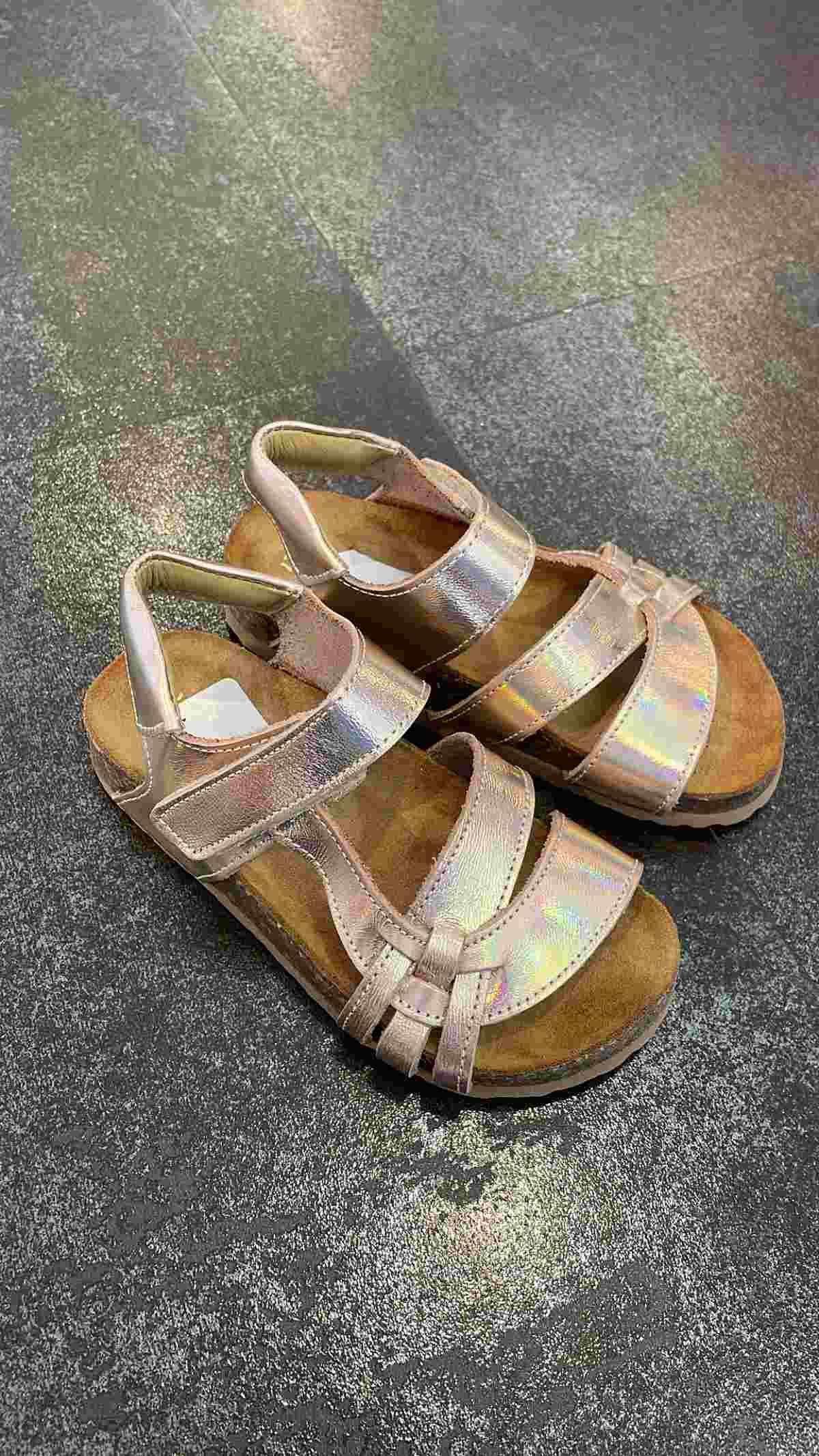 27-36 Numara MantarTaban Deri Pembe Hologram Sandalet