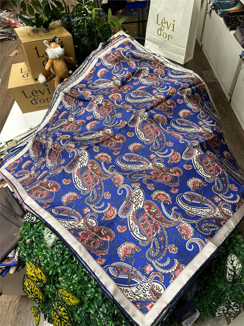 LEVİDOR % 100 İPEK TWİL EŞARP UYUM-AHENK SERİSİ
