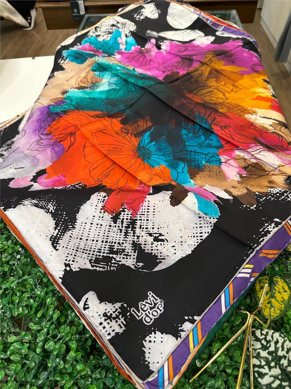 LEVİDOR ÖZEL SERİ % 100 İPEK TWİL EŞARP (NOSTALJİ)