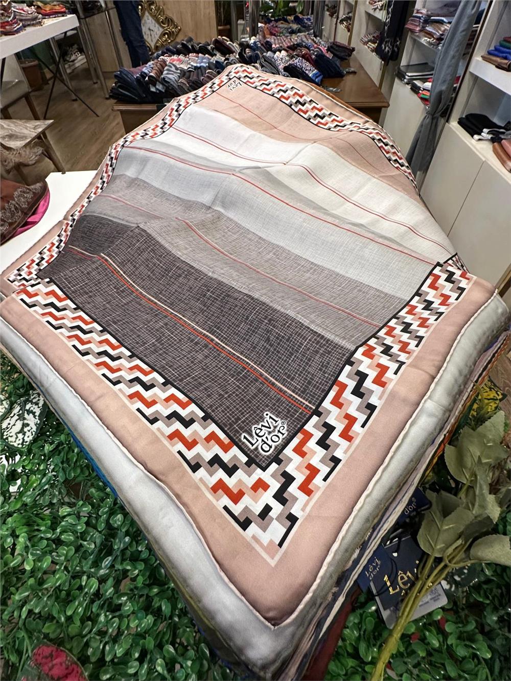 LEVİDOR ÖZEL SERİ % 100 İPEK TWİL EŞARP (NOSTALJİ)