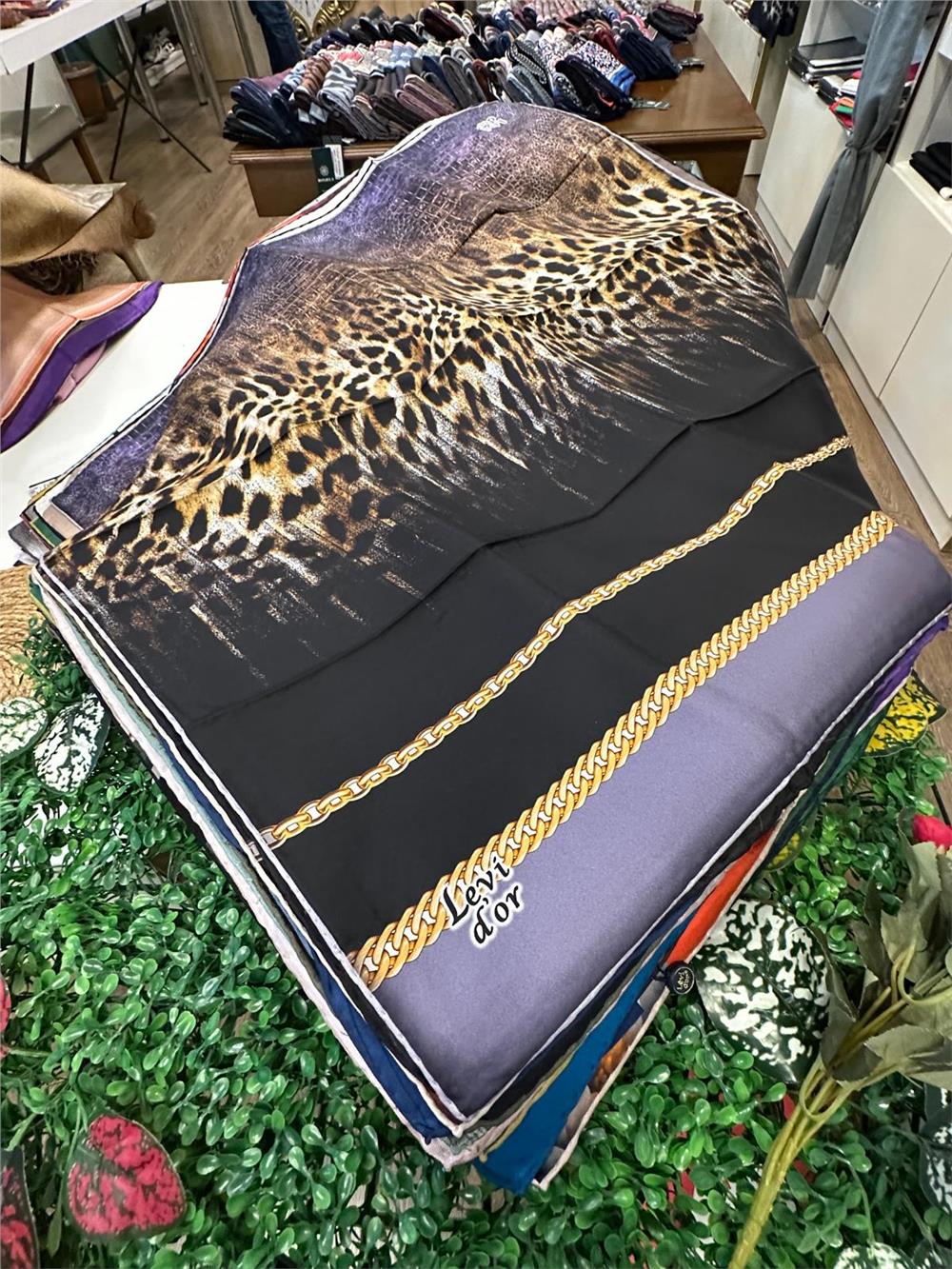 LEVİDOR ÖZEL SERİ % 100 İPEK TWİL EŞARP (NOSTALJİ)