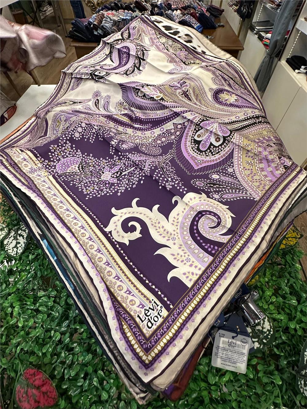 LEVİDOR ÖZEL SERİ % 100 İPEK TWİL EŞARP (NOSTALJİ)