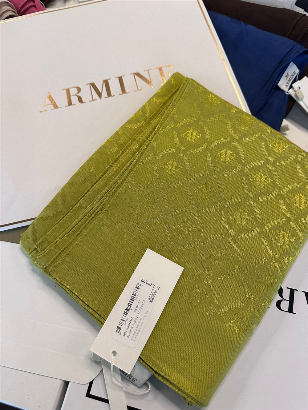 ARMİNE EFSANE ŞAL