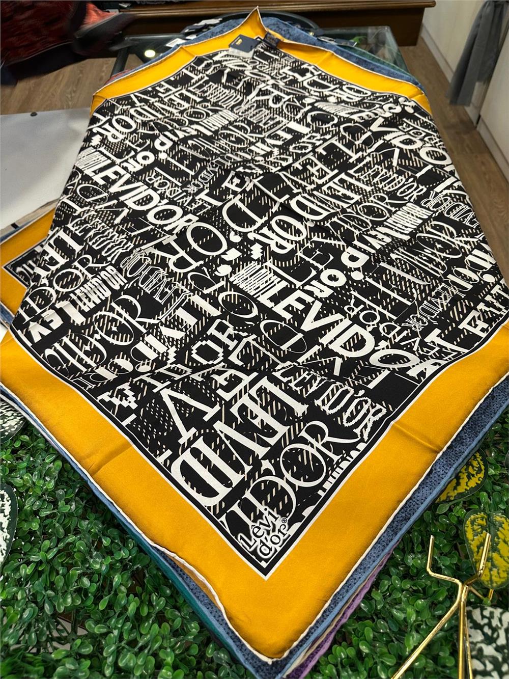 LEVİDOR ÖZEL SERİ % 100 İPEK TWİL EŞARP (NOSTALJİ)