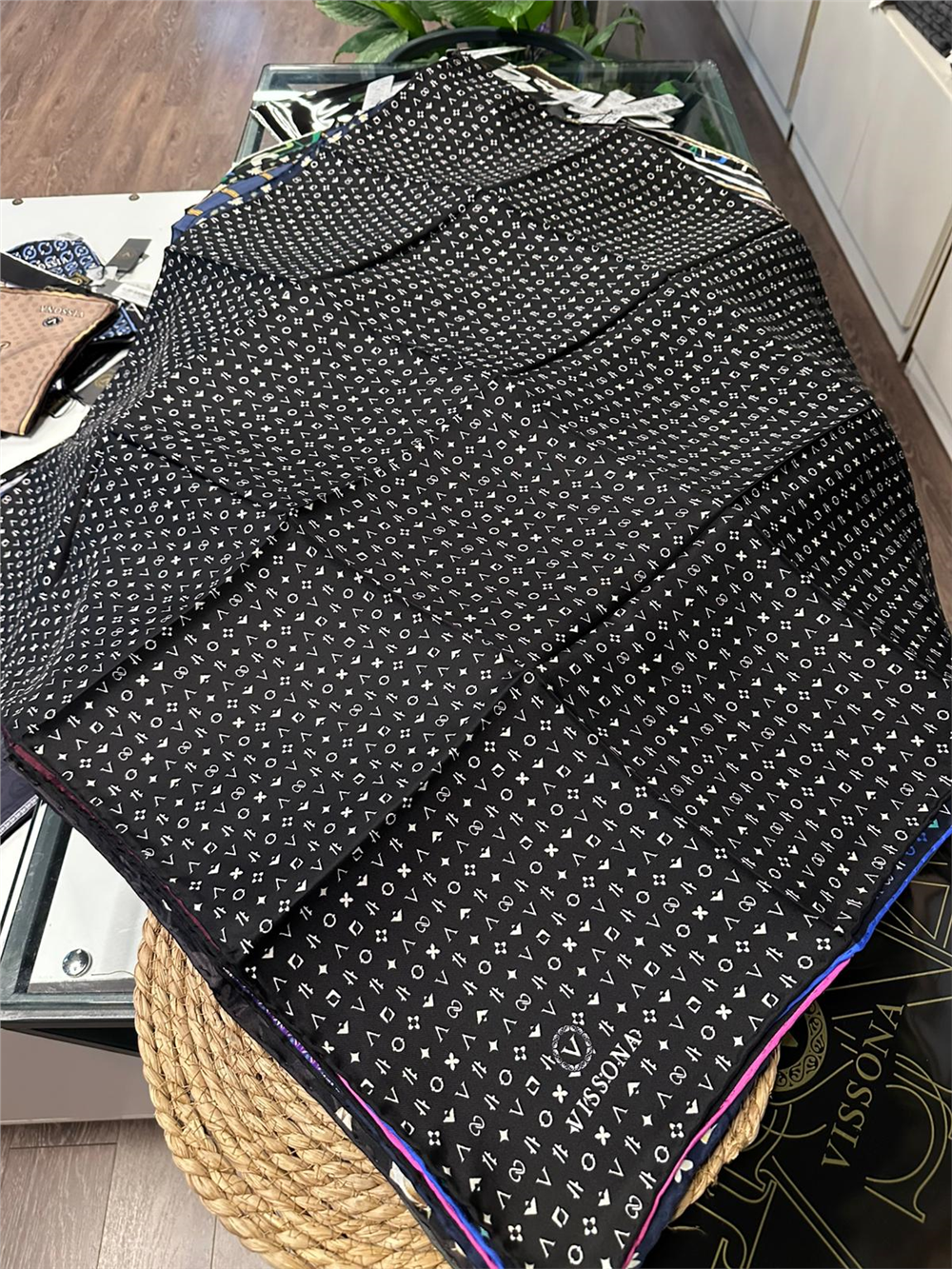 VİSSONA %100 İPEK TWİL EŞARP