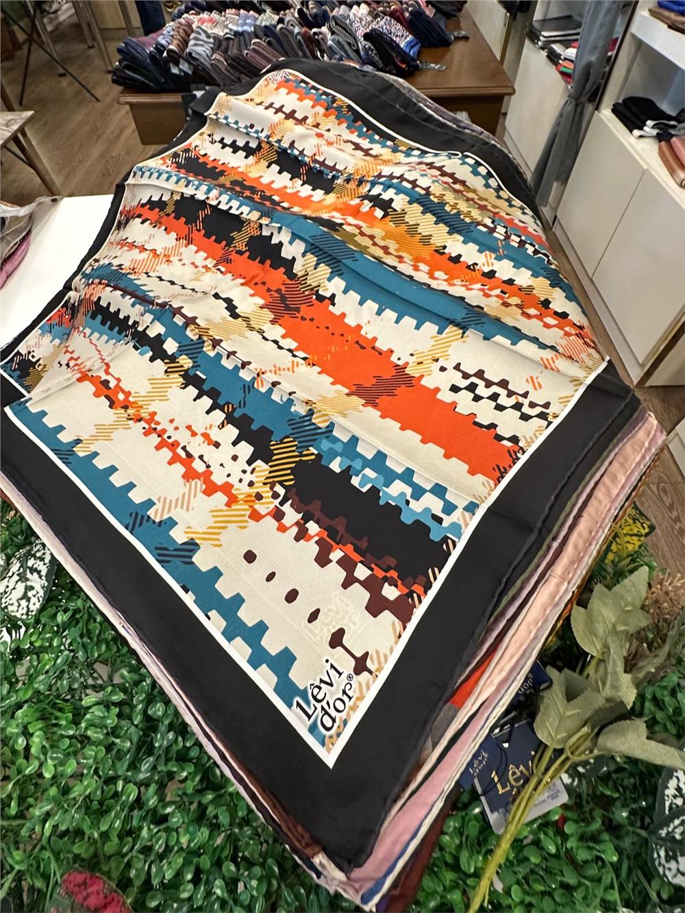 LEVİDOR ÖZEL SERİ % 100 İPEK TWİL EŞARP (NOSTALJİ)