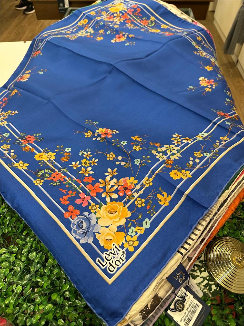 LEVİDOR ÖZEL SERİ % 100 İPEK TWİL EŞARP (NOSTALJİ)