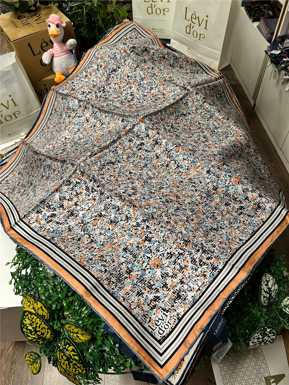 LEVİDOR % 100 İPEK TWİL EŞARP BAYRAM FIRSATI