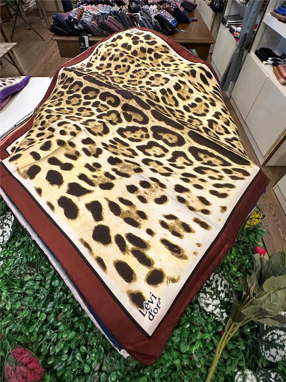 LEVİDOR ÖZEL SERİ % 100 İPEK TWİL EŞARP (NOSTALJİ)