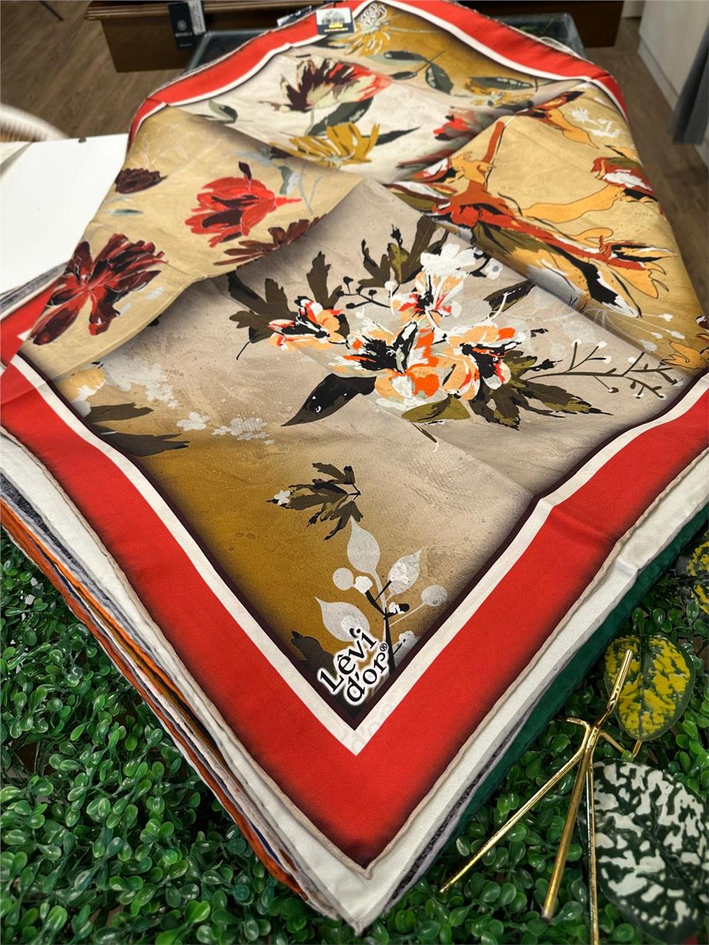 LEVİDOR ÖZEL SERİ % 100 İPEK TWİL EŞARP (NOSTALJİ)