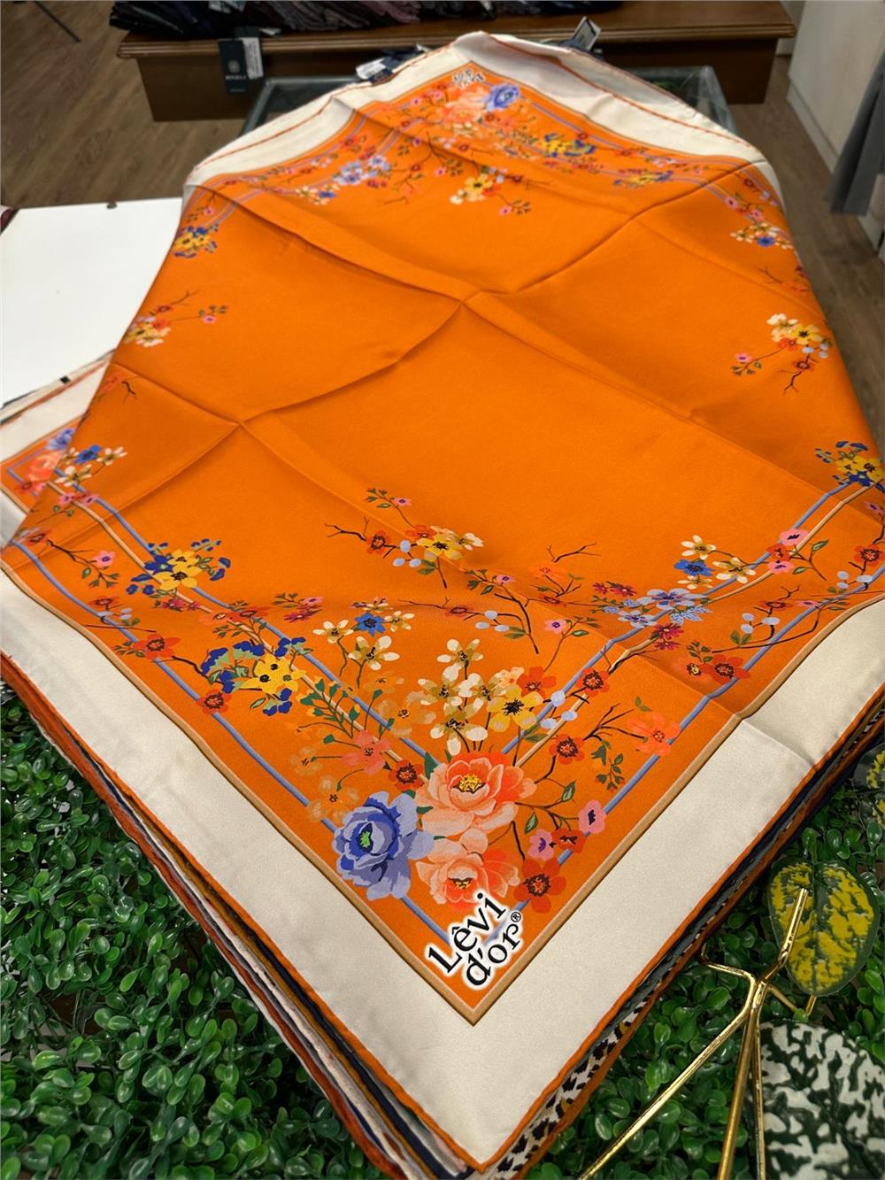 LEVİDOR ÖZEL SERİ % 100 İPEK TWİL EŞARP (NOSTALJİ)