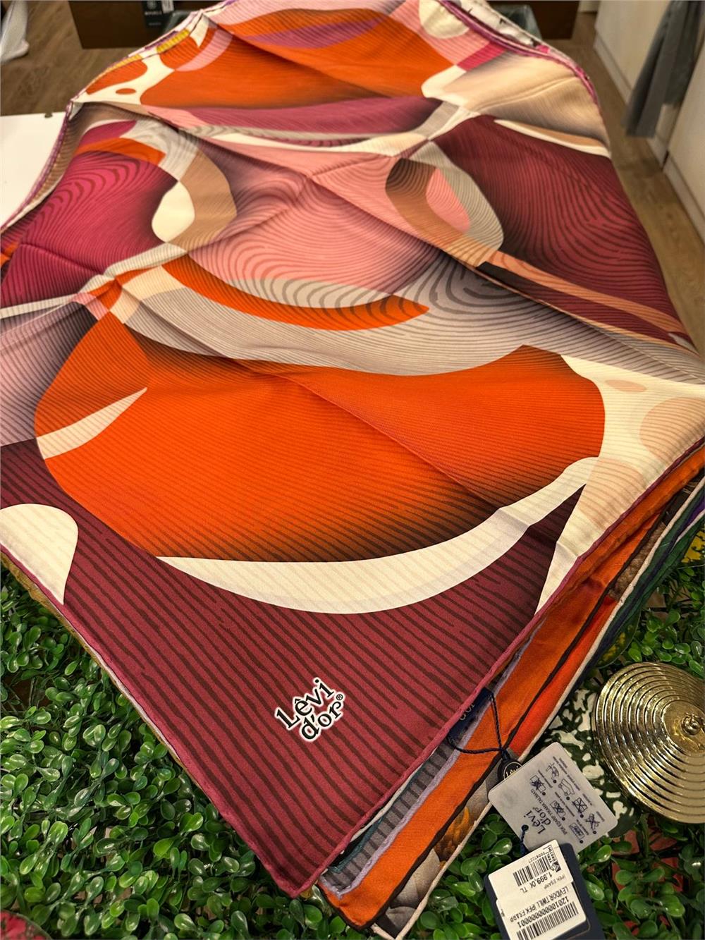 LEVİDOR ÖZEL SERİ % 100 İPEK TWİL EŞARP (NOSTALJİ)