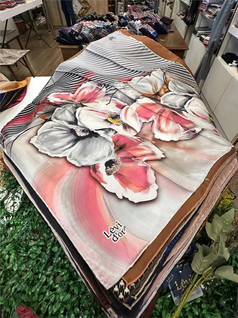 LEVİDOR ÖZEL SERİ % 100 İPEK TWİL EŞARP (NOSTALJİ)