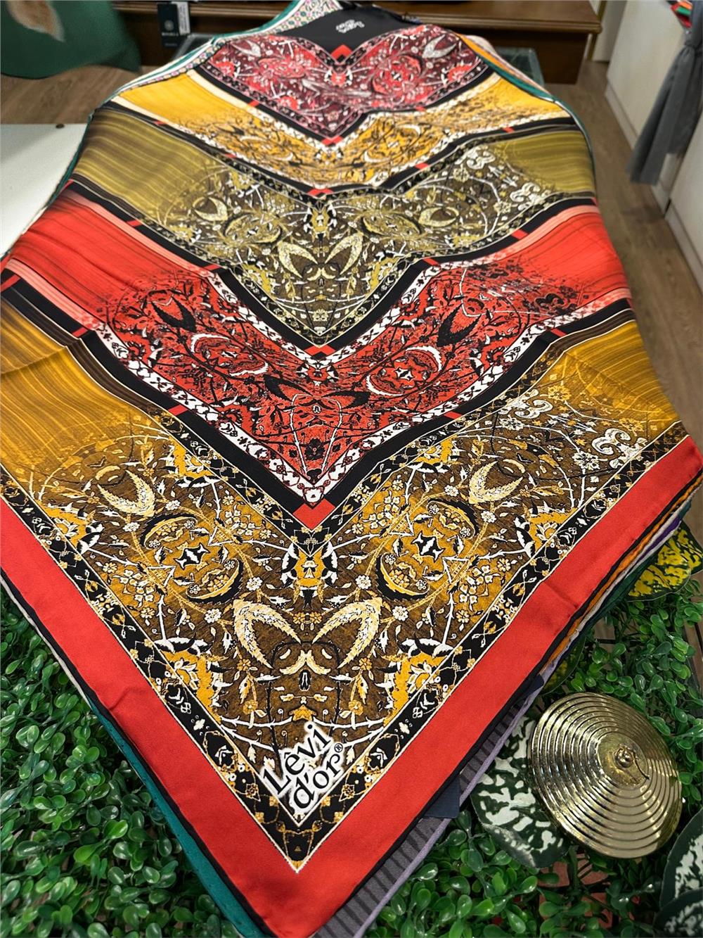 LEVİDOR ÖZEL SERİ % 100 İPEK TWİL EŞARP (NOSTALJİ)