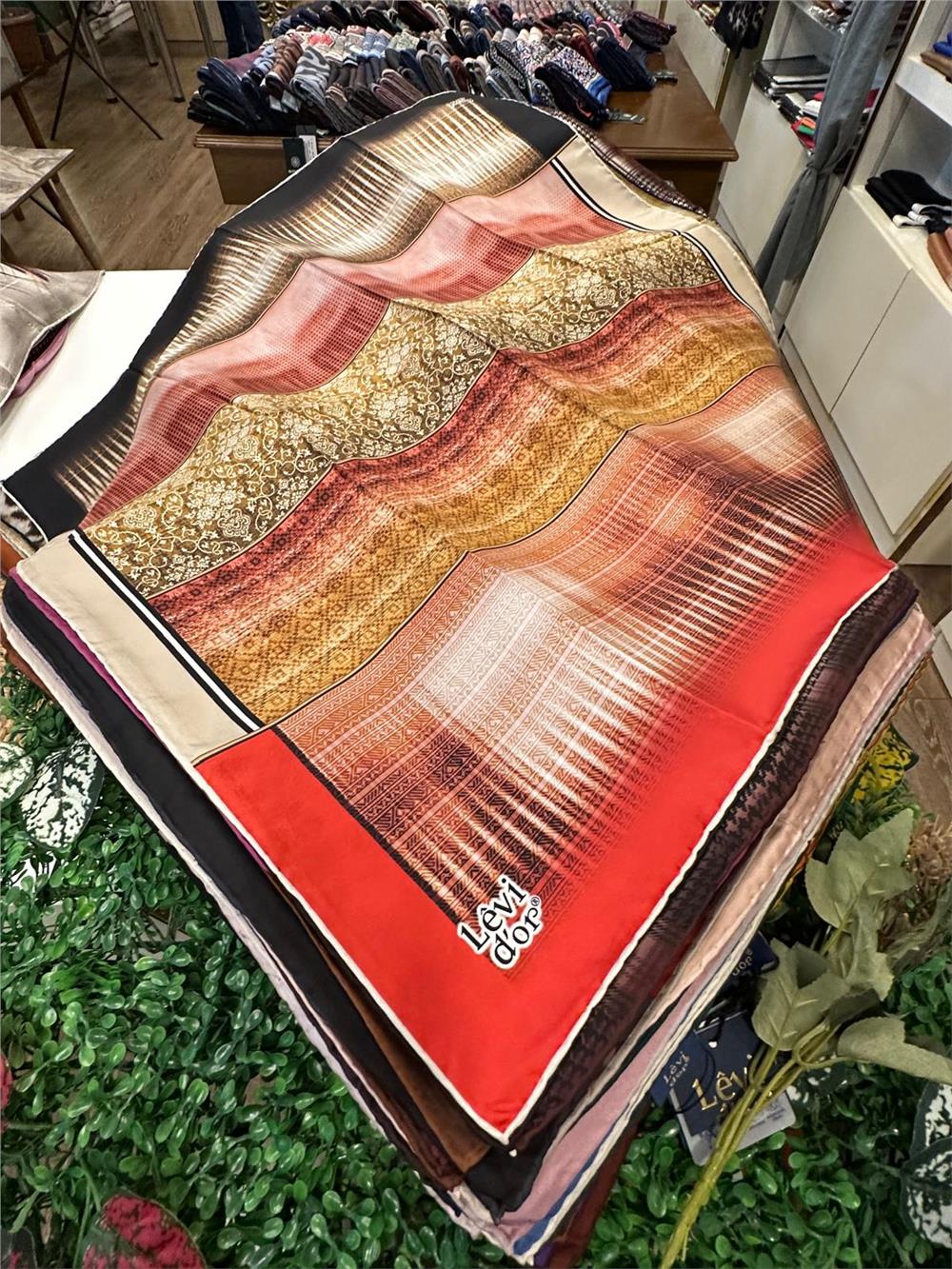 LEVİDOR ÖZEL SERİ % 100 İPEK TWİL EŞARP (NOSTALJİ)