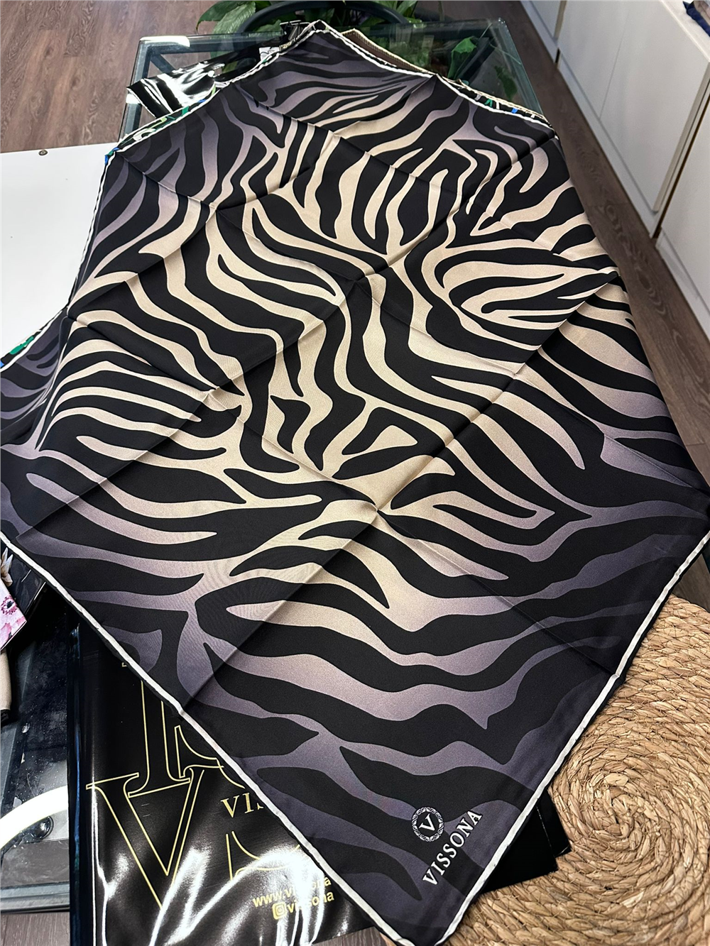 VİSSONA %100 İPEK TWİL EŞARP