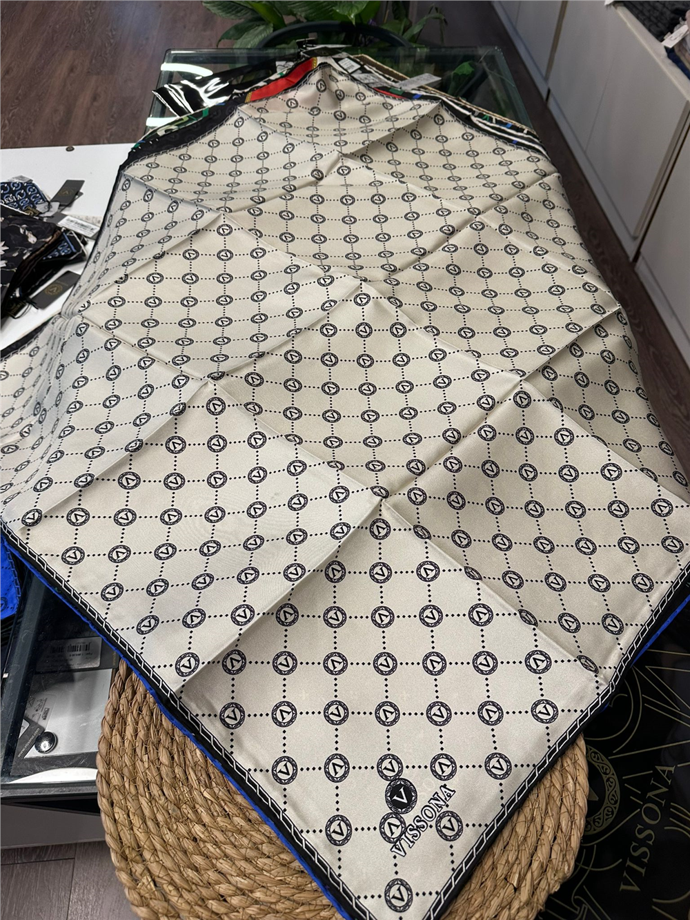 VİSSONA %100 İPEK TWİL EŞARP