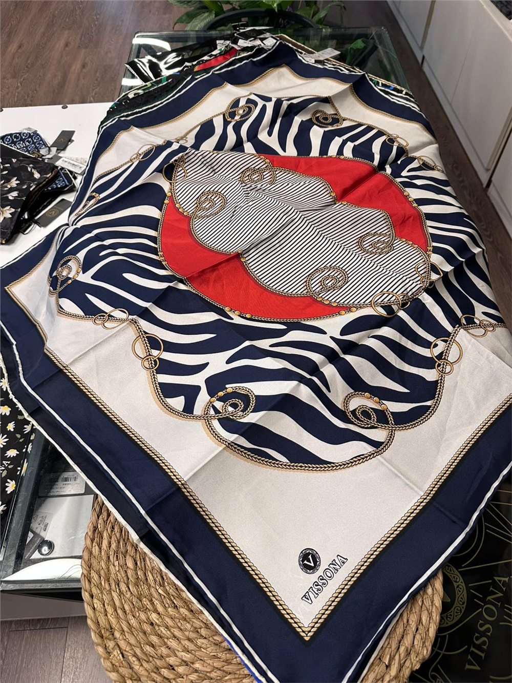 VİSSONA %100 İPEK TWİL EŞARP