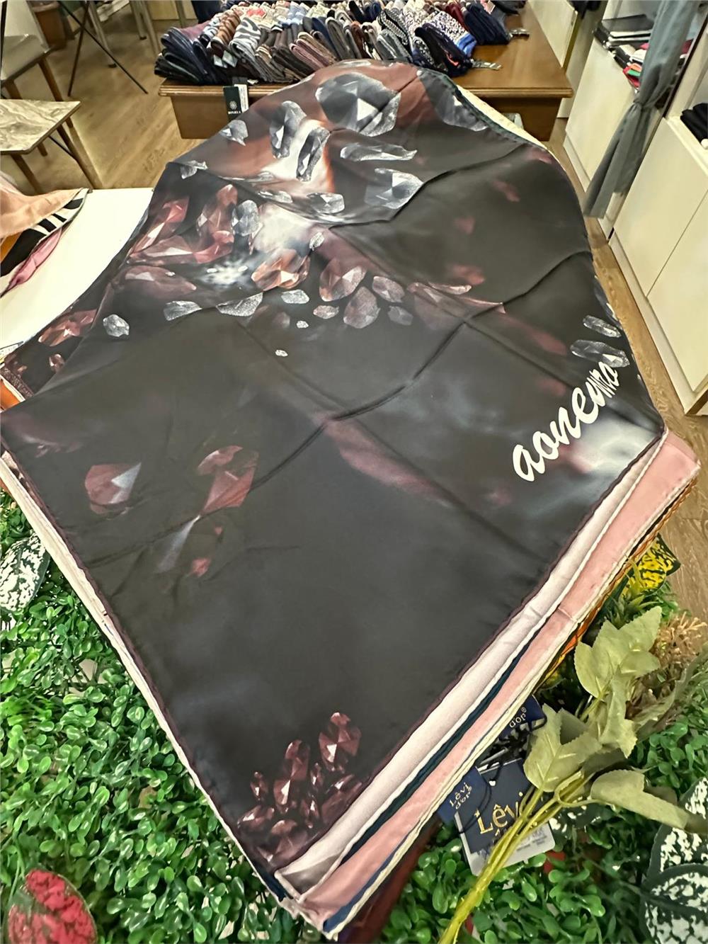 LEVİDOR ÖZEL SERİ % 100 İPEK TWİL EŞARP (NOSTALJİ)