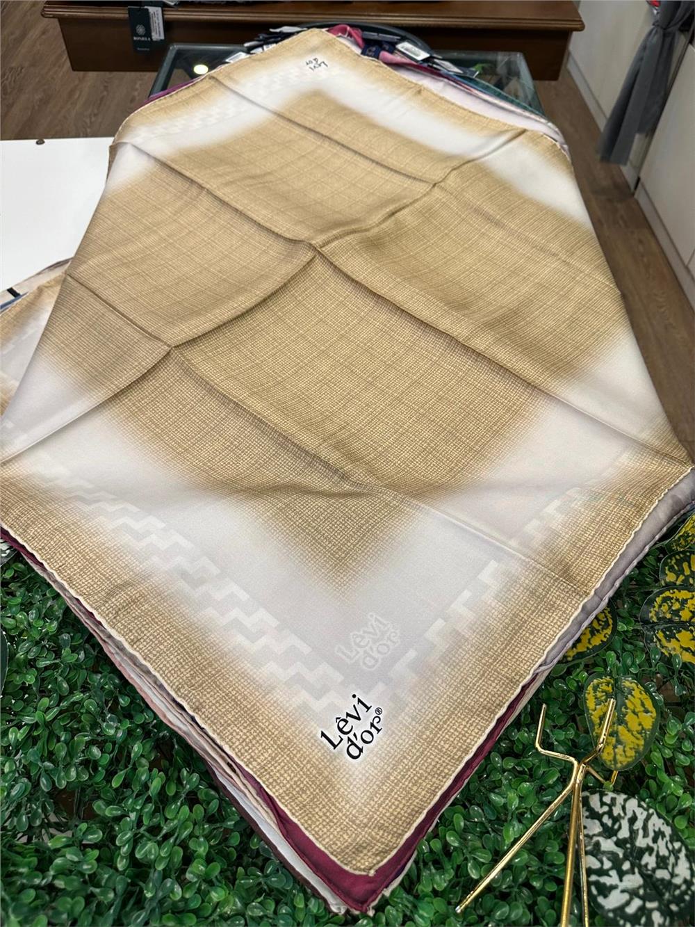 LEVİDOR ÖZEL SERİ % 100 İPEK TWİL EŞARP (NOSTALJİ)