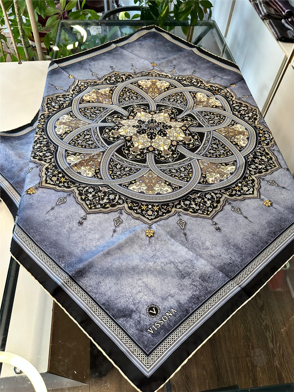 VİSSONA % 100 İPEK TWİL EŞARP