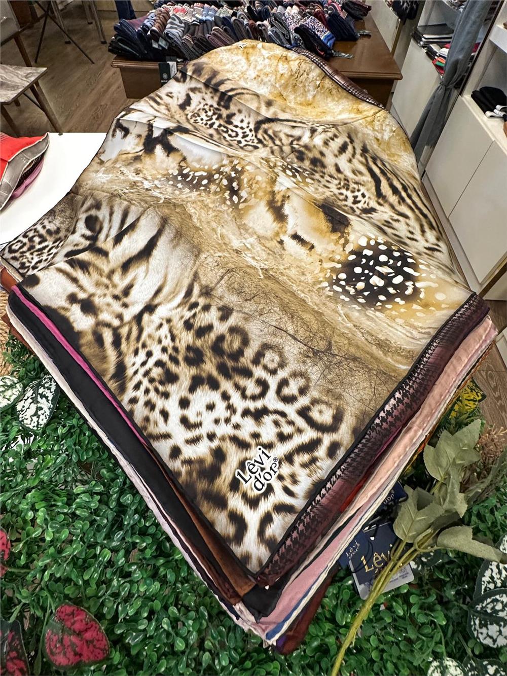 LEVİDOR ÖZEL SERİ % 100 İPEK TWİL EŞARP (NOSTALJİ)