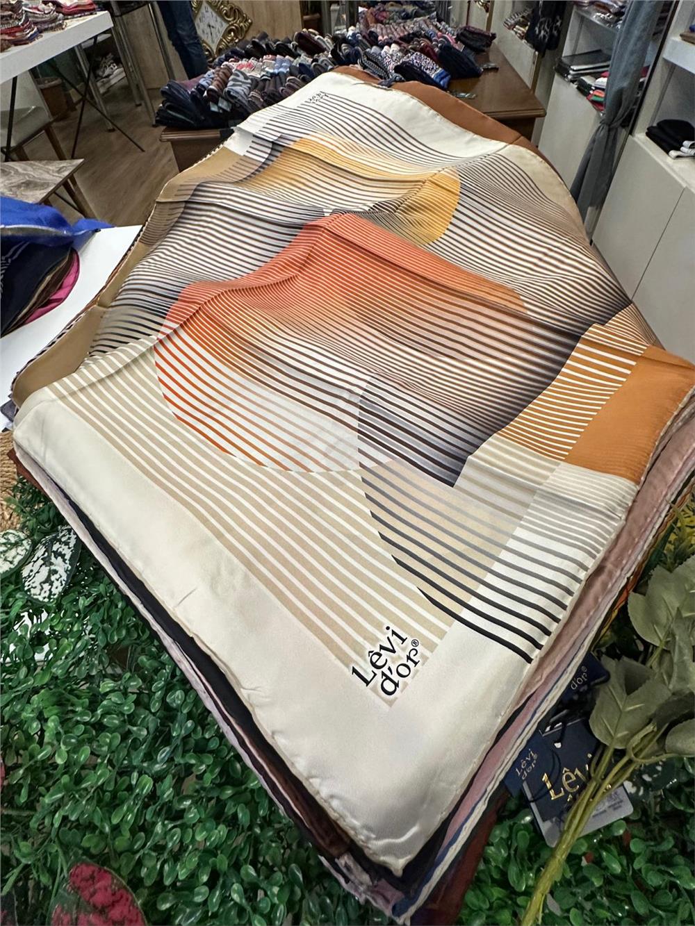 LEVİDOR ÖZEL SERİ % 100 İPEK TWİL EŞARP (NOSTALJİ)