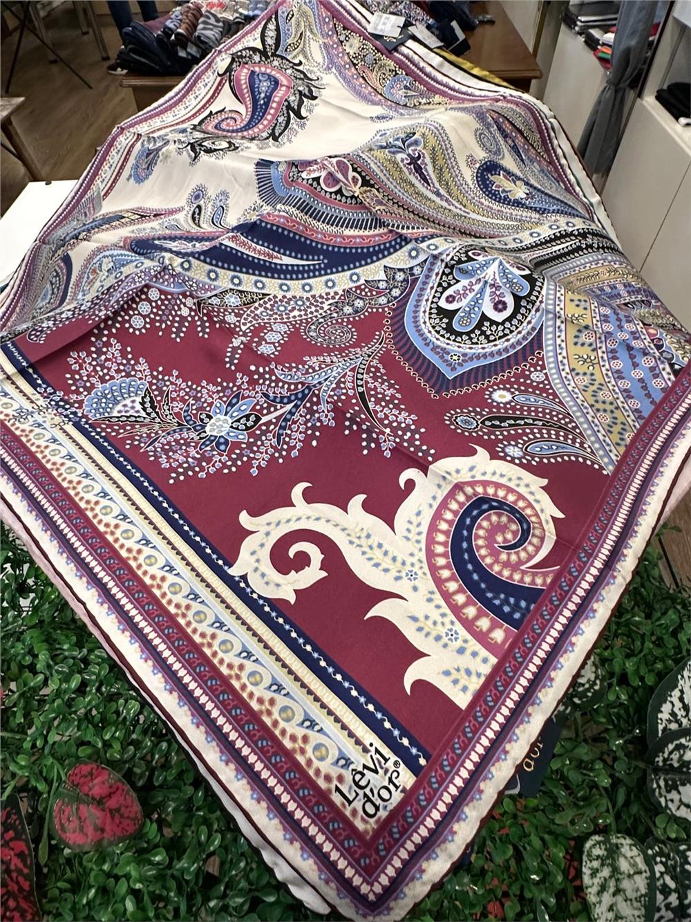 LEVİDOR ÖZEL SERİ % 100 İPEK TWİL EŞARP (NOSTALJİ)