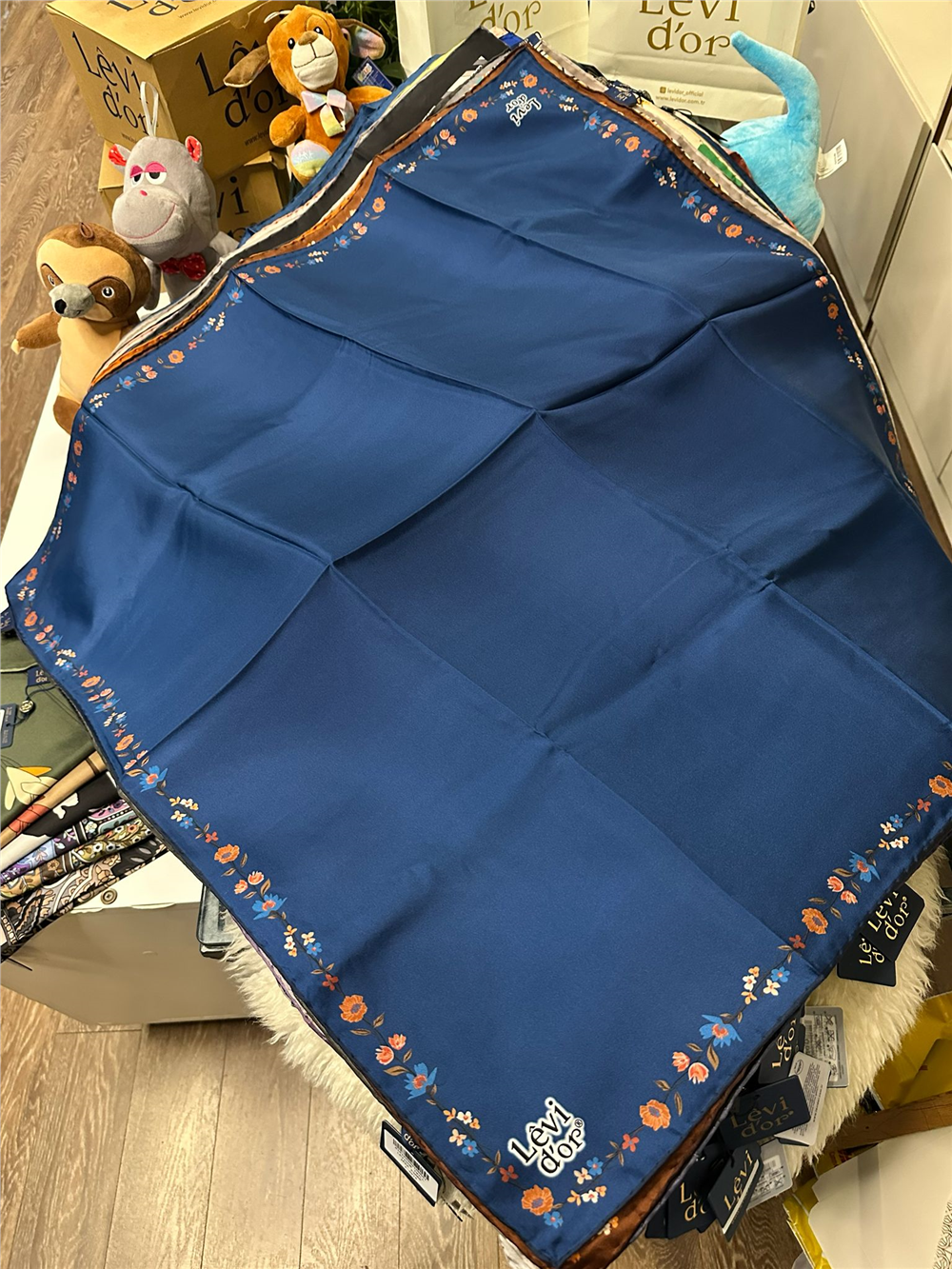 LEVİDOR % 100 İPEK TWİL EŞARP SON FIRSAT GRUBU