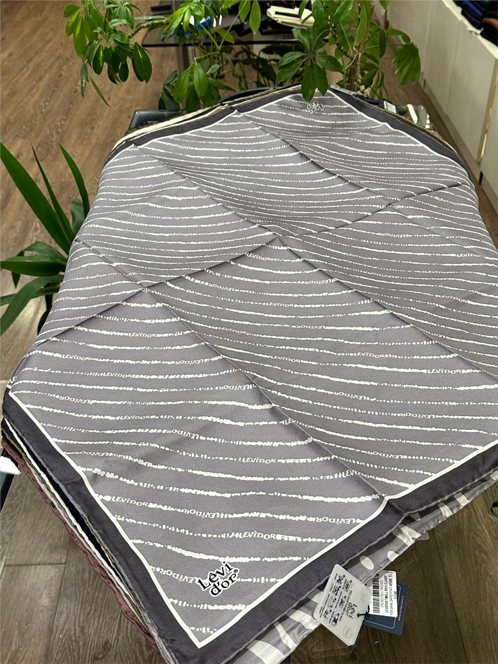 LEVİDOR %100 İPEK TWİL EŞARP