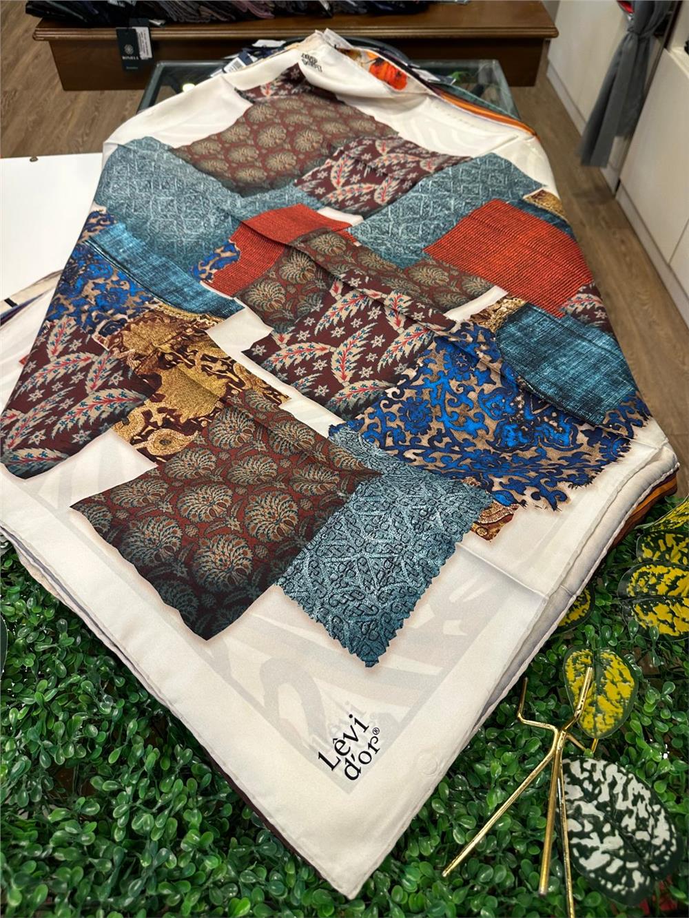 LEVİDOR ÖZEL SERİ % 100 İPEK TWİL EŞARP (NOSTALJİ)