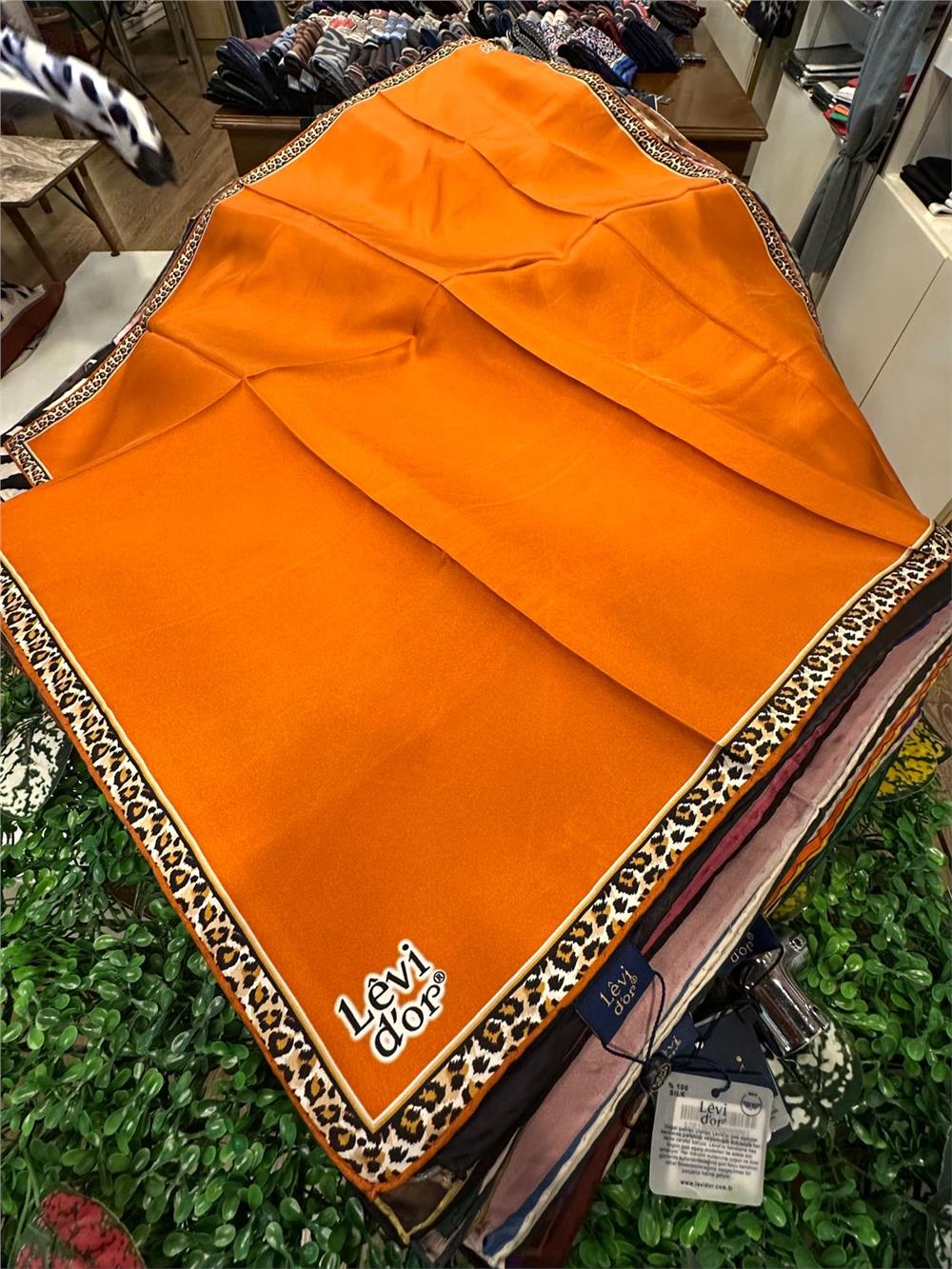 LEVİDOR ÖZEL SERİ % 100 İPEK TWİL EŞARP (NOSTALJİ)