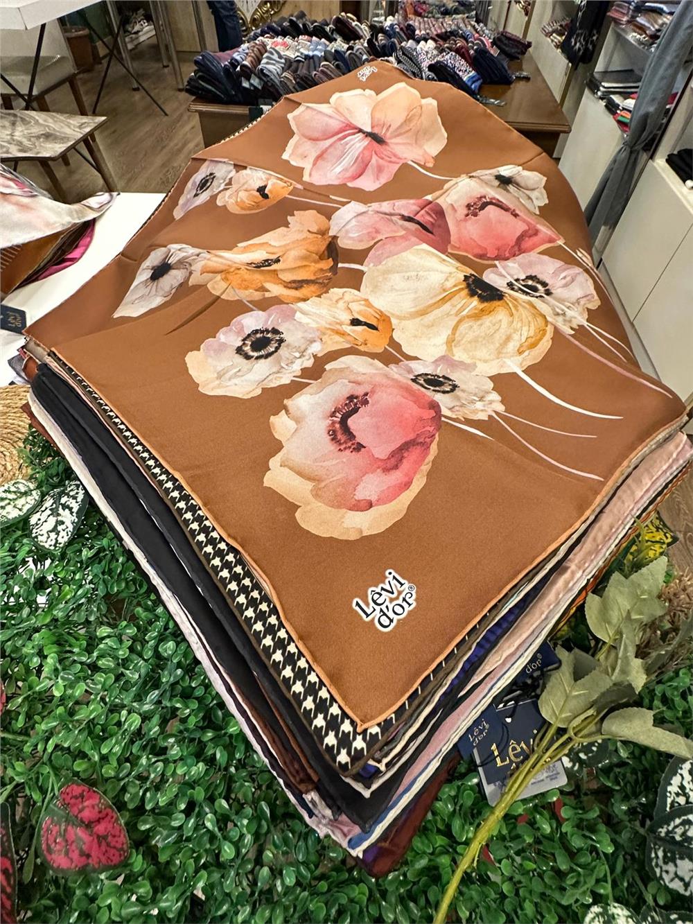 LEVİDOR ÖZEL SERİ % 100 İPEK TWİL EŞARP (NOSTALJİ)