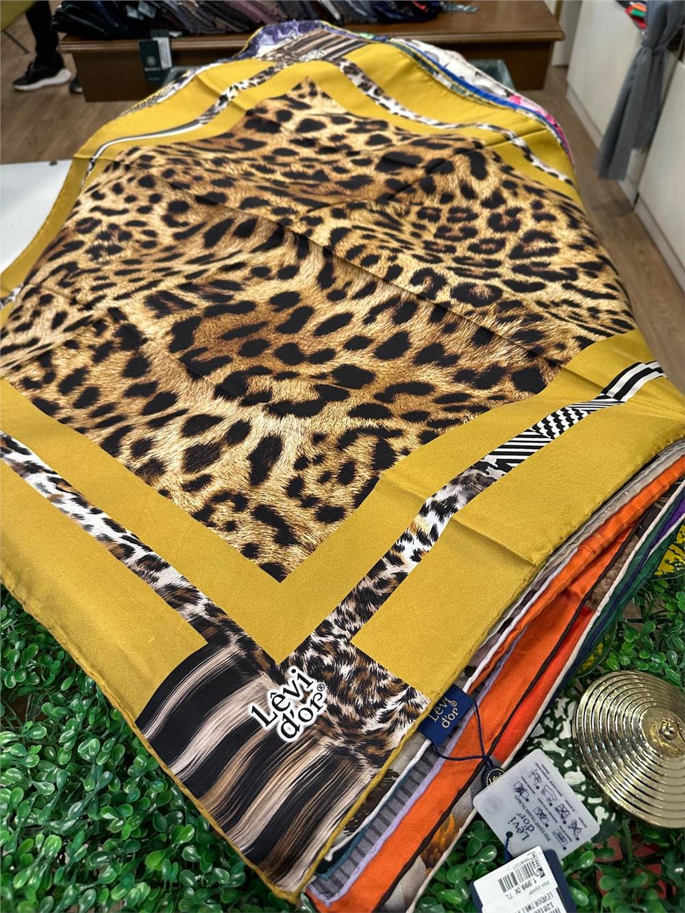 LEVİDOR ÖZEL SERİ % 100 İPEK TWİL EŞARP (NOSTALJİ)