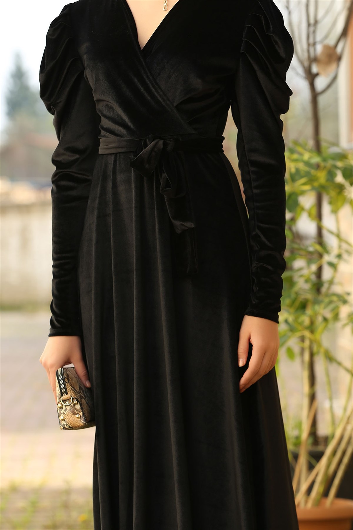Siyah Kruvaze Yaka Kadife Elbise 278249- tozlu.com