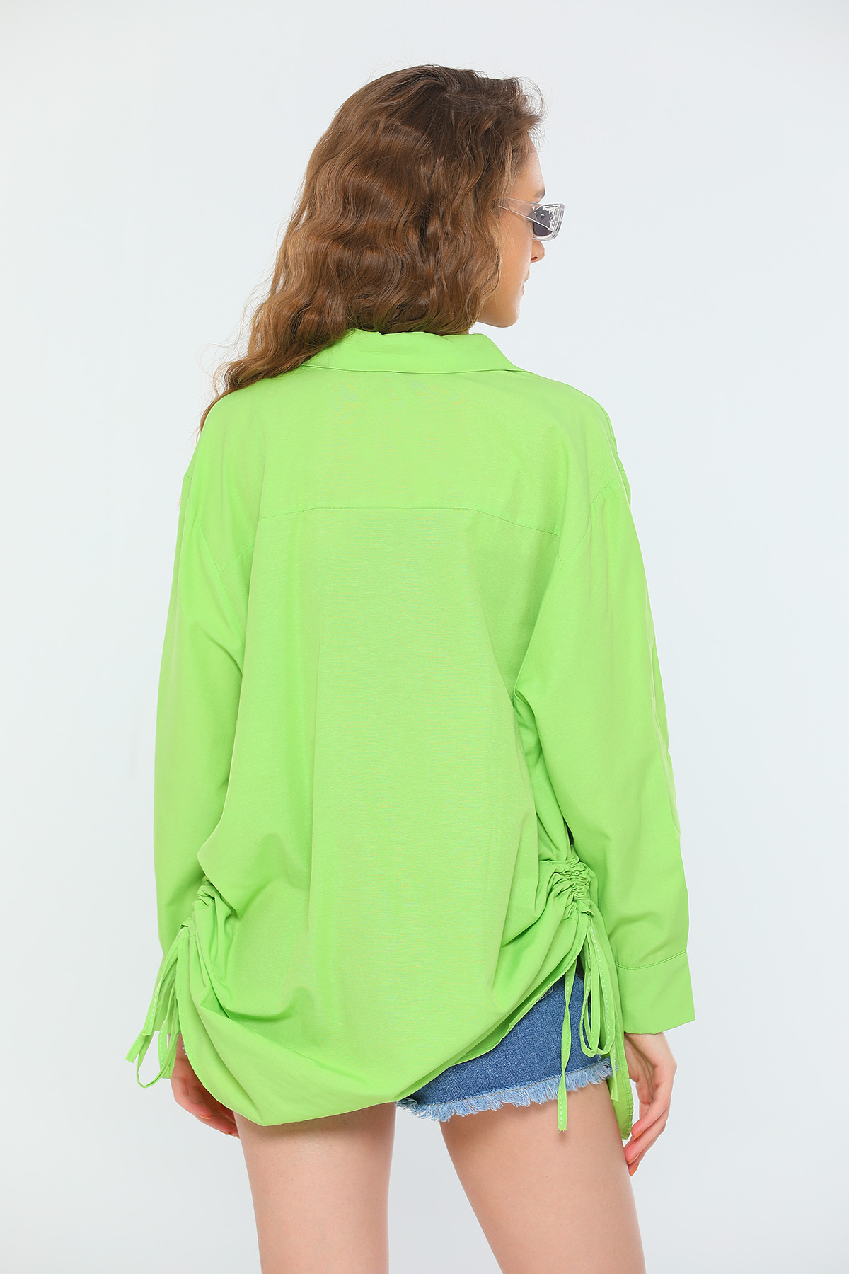 Fıstık yeşili Kadın Oversize Poplin Kumaş Yanı Büzgülü Uzun Basic Gömlek  476293 - tozlu.com