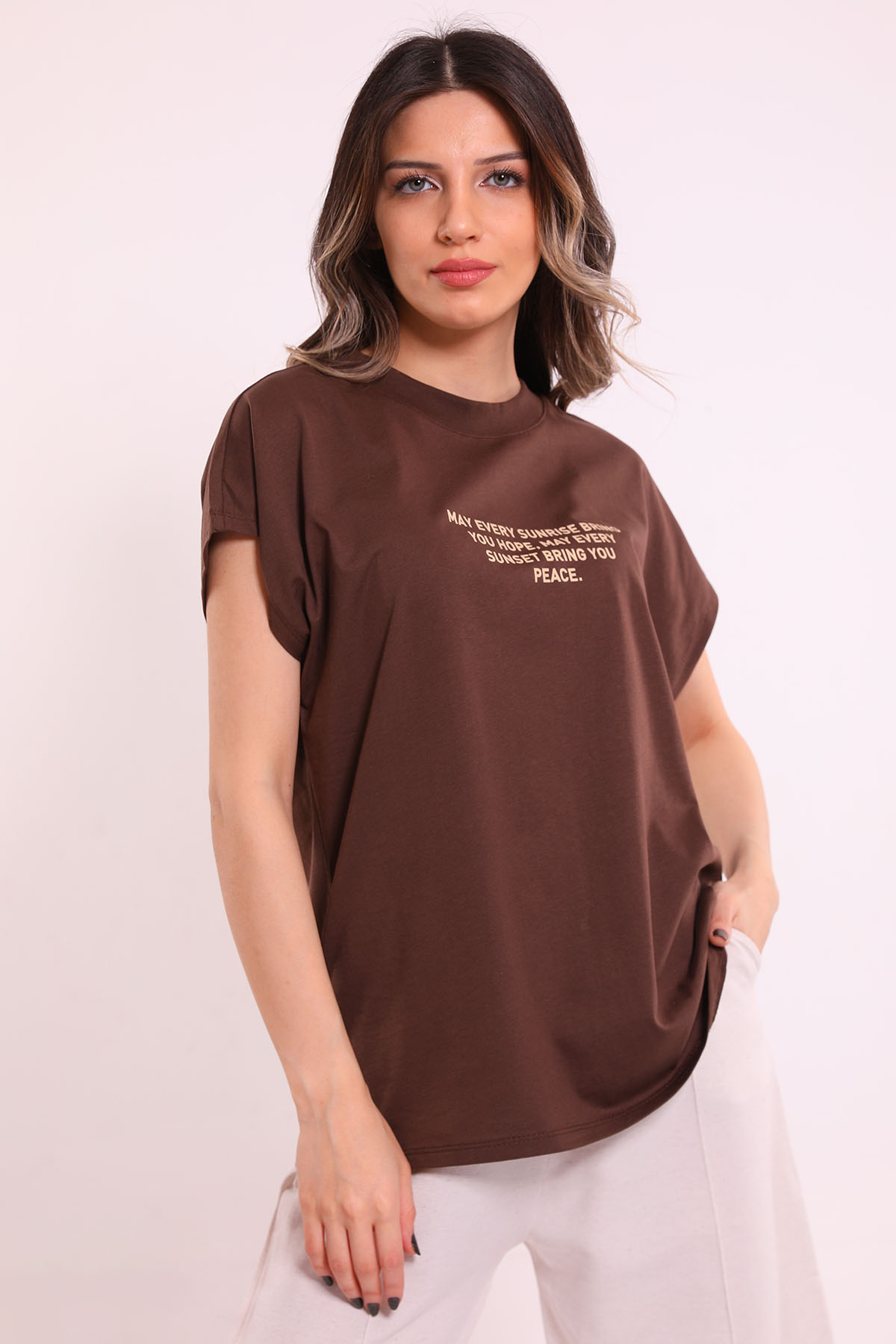 Kadın Ön Yazı Baskılı Oversize T-shirt Kahve 497960 - tozlu.com
