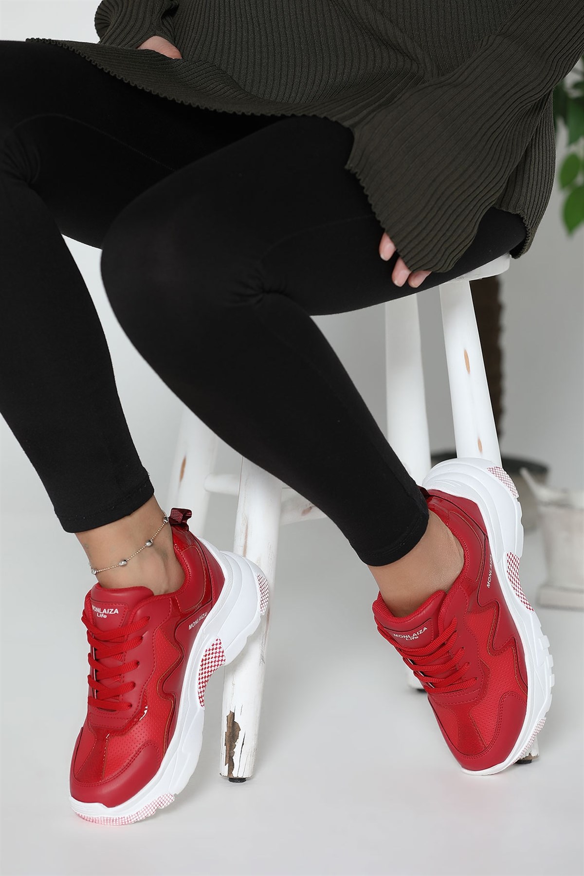 Kırmızı Bağcıklı Bayan Spor Ayakkabı 271125- tozlu.com