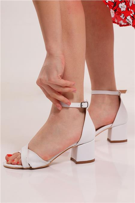 Beyaz Kadın Çapraz Bant Kalın Topuk Ayakkabı