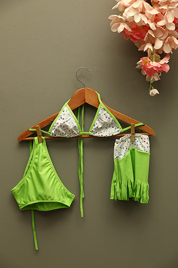 Fıstık yeşili Kız Çocuk Üçgen Kesim Baskılı Etekli Bikini Takımı 478985